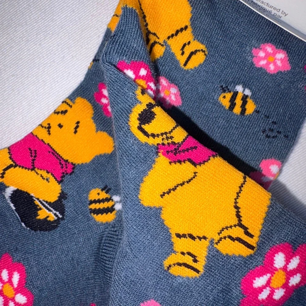 Vera Bradley Disney Winnie the Pooh Crew Socks 9-11 Blue Floral Bee Disney 100